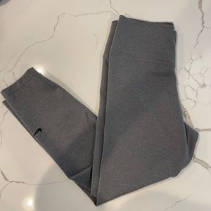Nike Athletic Leggings Gray Women’s Small